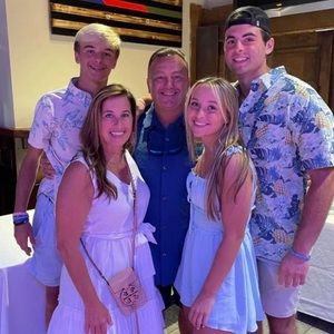 Meet your Posher, Wayne